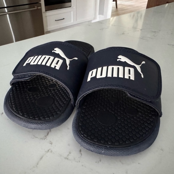 Puma Navy Slide Sandals, Youth Size 4 - Picture 1 of 2